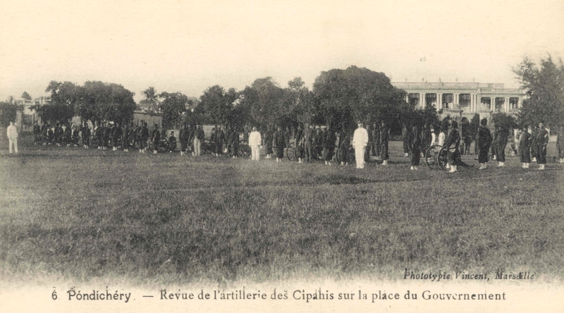 03-12 - Pondichery - place gouvernement - revue cipahis